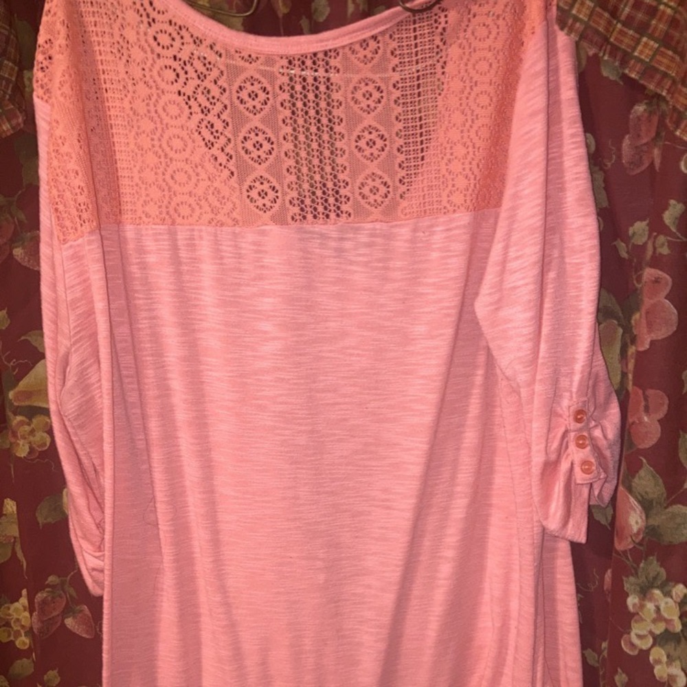 I’m not sure of the brand. Size is xxl. The color is pink.